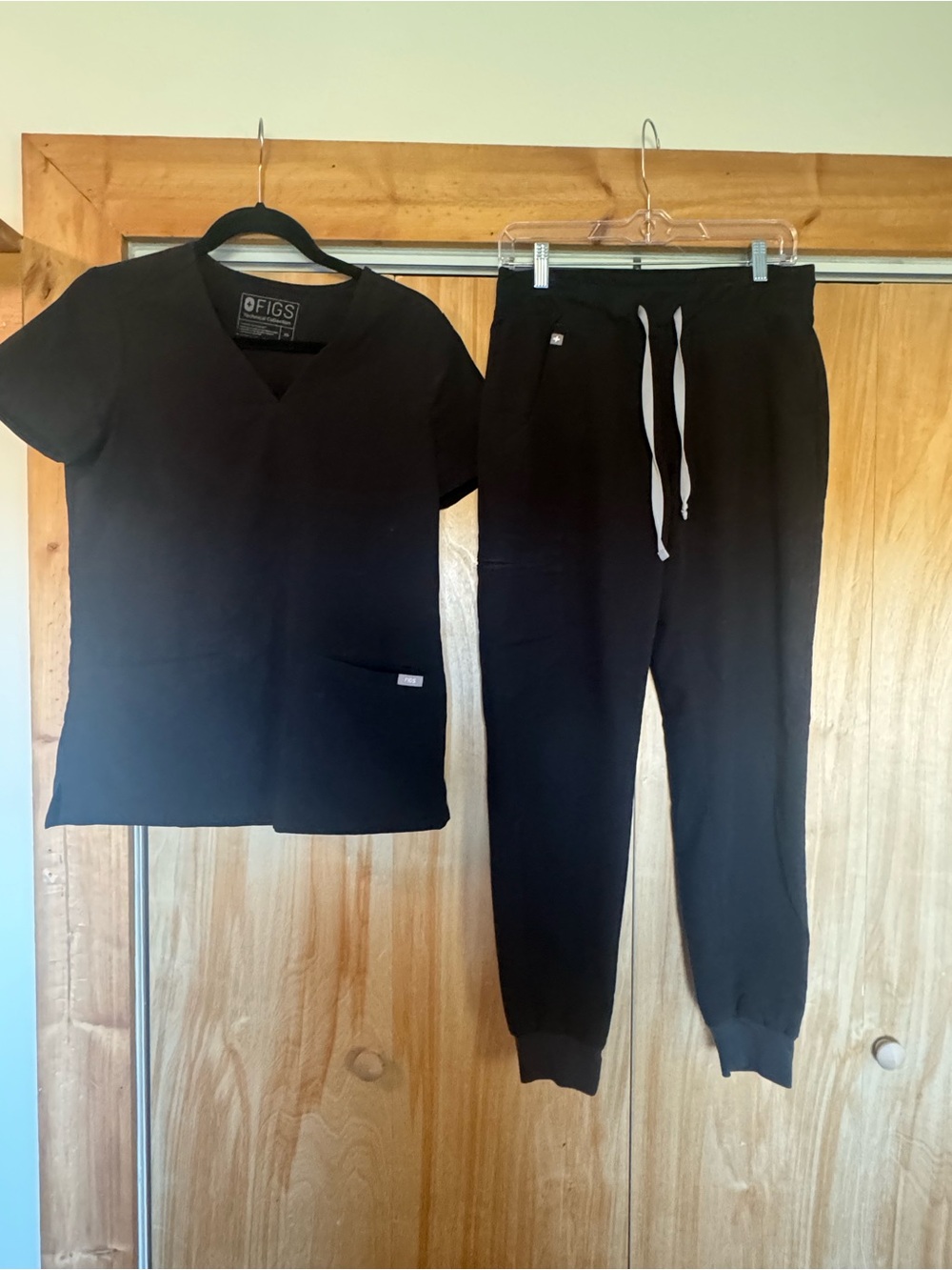 Figs Zamora jogger scrub pant. Casma top